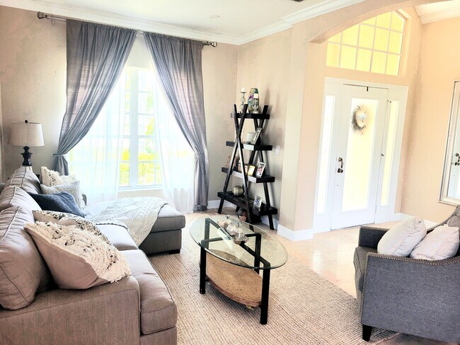 Building Photo - 370 Carriage Way Ct