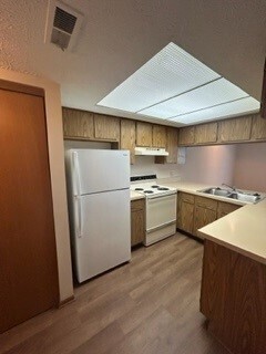 Building Photo - Now Leasing Spacious 1 Bedroom Condo Locat...