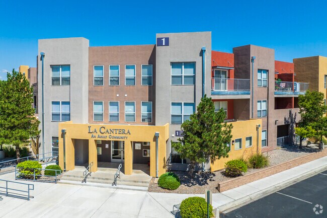 Foto del edificio - La Cantera Senior Apartments