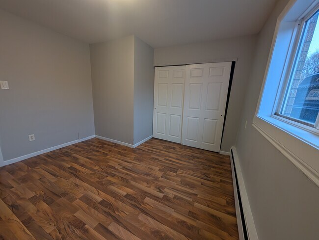 Photo du bâtiment - Comfortable 1-Bedroom Apartment – Heat & Hot Water Included! JAN 1 Move In