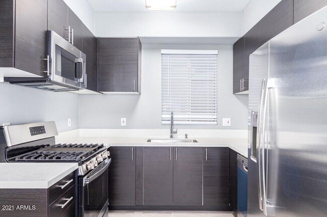 Foto del edificio - 2992 N Miller Rd