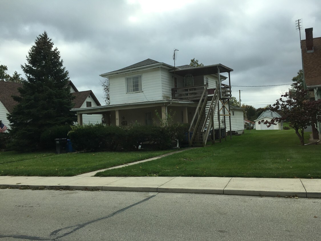 311 N Walnut St, Columbia City, IN 46725 Apartments in Columbia City