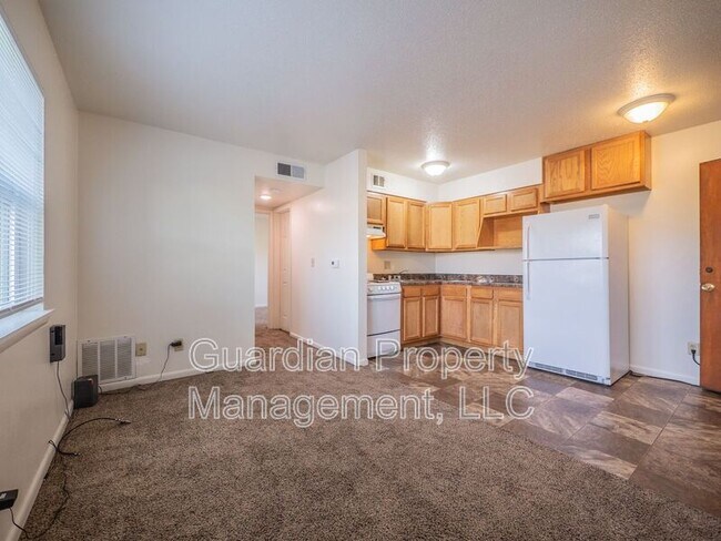 Building Photo - 1115 N College Dr