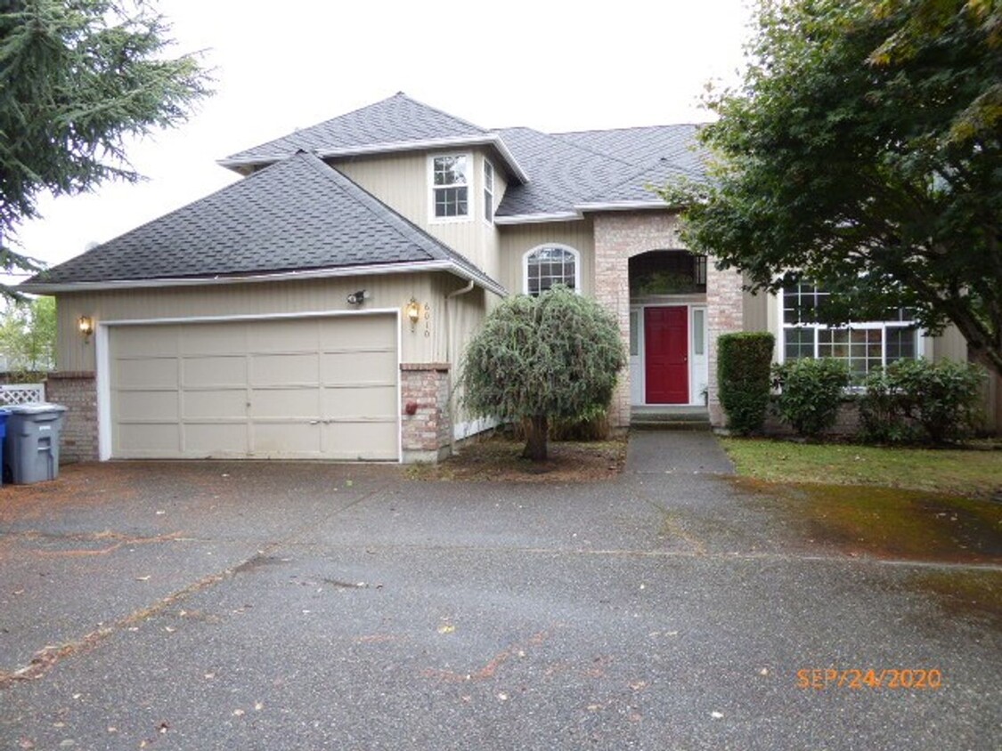 Foto principal - Charming 4 Bed 2.5 Bath Home in Sought Aft...