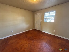 Building Photo - 915 S 15th St