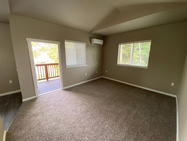 Foto del edificio - 4261 Hawthorne Ave NE