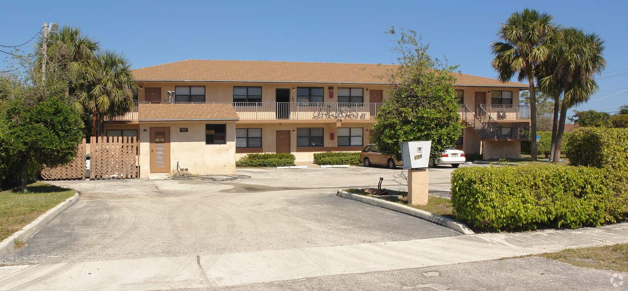 Building Photo - Standru Apartments