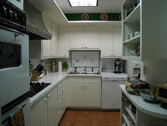 Building Photo - 5555 Del Monte Dr