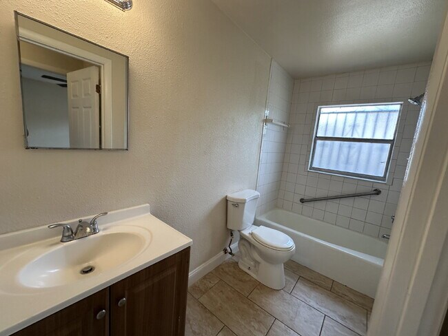 Foto del edificio - 303 W Myrtle St
