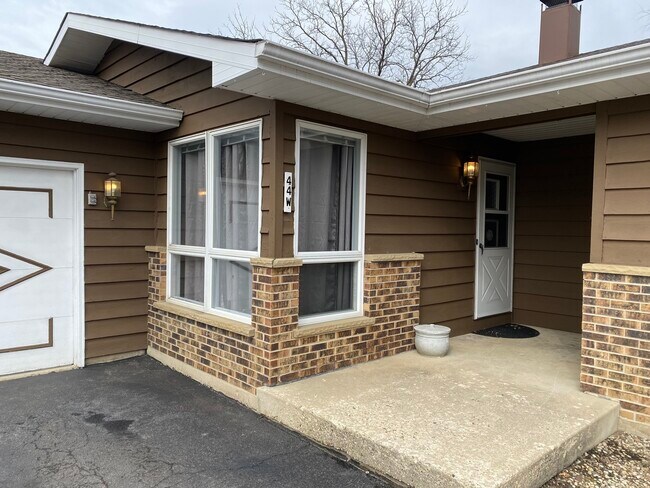 Foto del edificio - 44 Burnett Ave