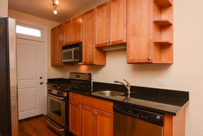 Foto del edificio - 728 W Addison St
