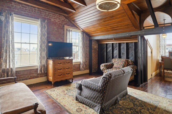 Building Photo - Xiques House