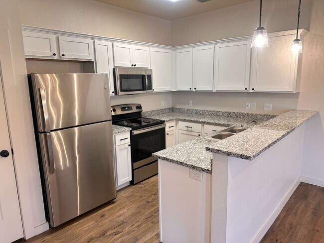 Building Photo - Modern Two Bedroom Townhome In Cooper!