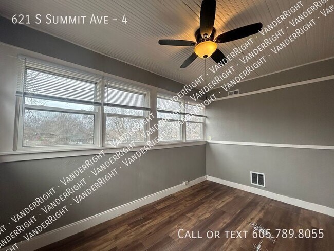 Building Photo - Charming 1 Bedroom - 2nd Floor - Apartment!