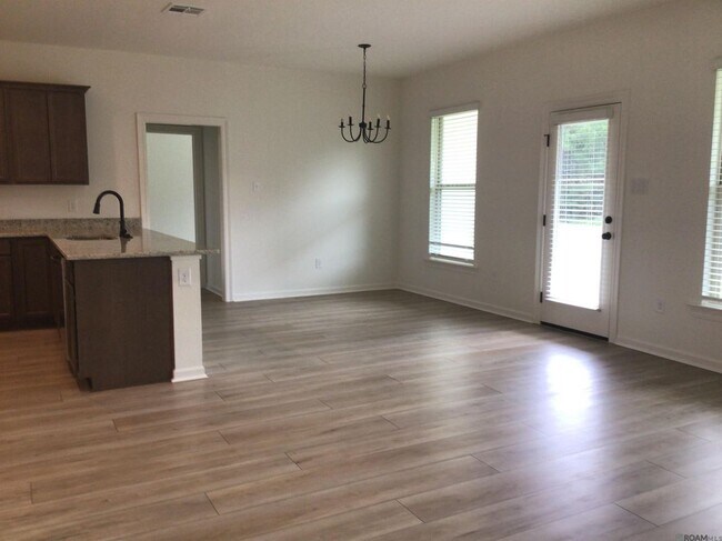 Foto del edificio - 23667 Sweetbriar Ct