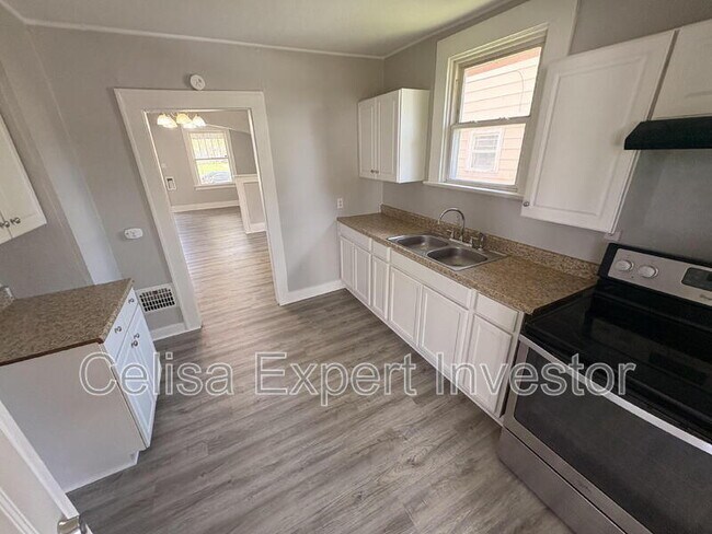 Building Photo - 3410 S Anthony Blvd