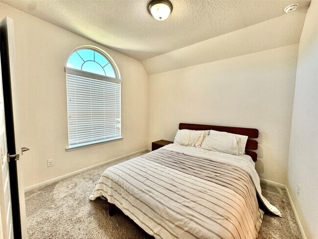 Foto del edificio - 16803 Bark Cabin Dr