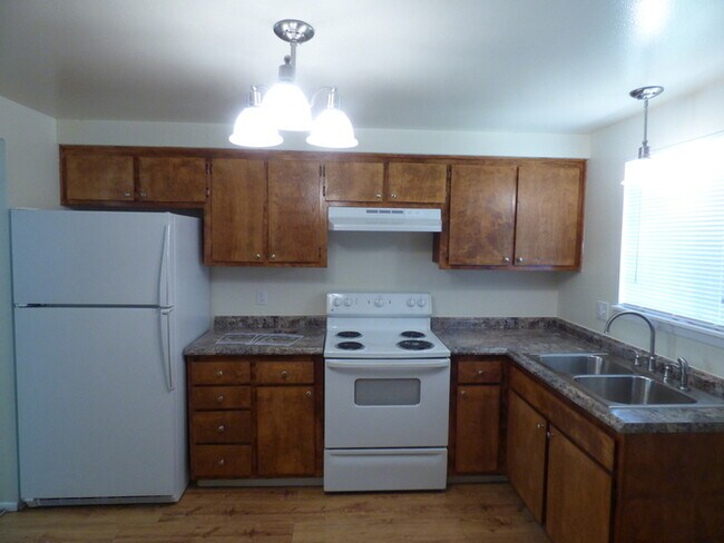 Building Photo - 2 Bed/1 Bath Duplex in Longmont