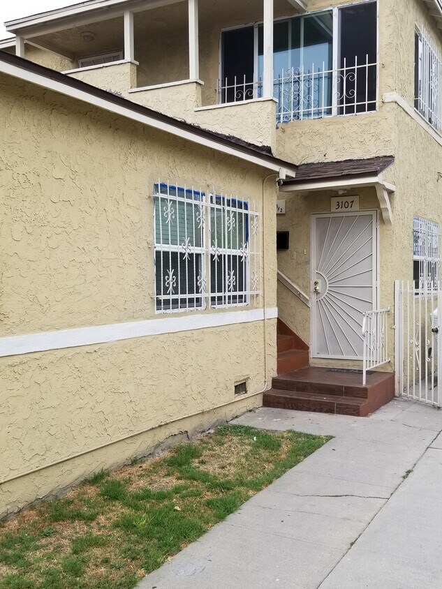 Entry - 3107 W Vernon Ave