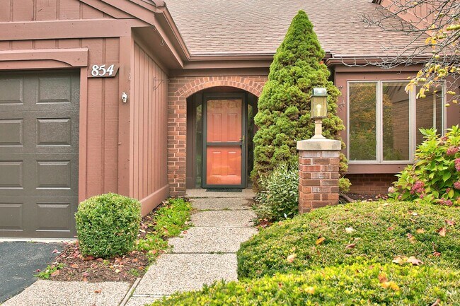 Foto del edificio - 2 Bedroom Condo On Holland's South Side