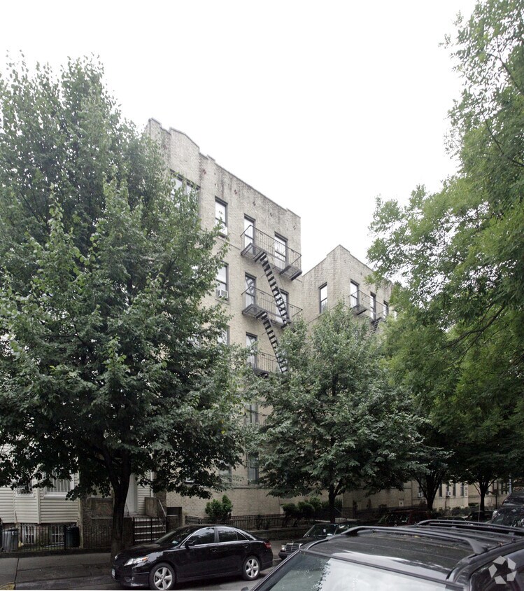 Wilmar Hall Apartments in Bronx, NY