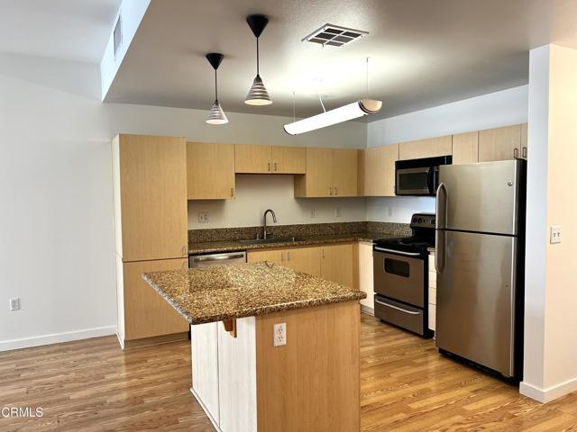 Foto del edificio - 630 W 6th St