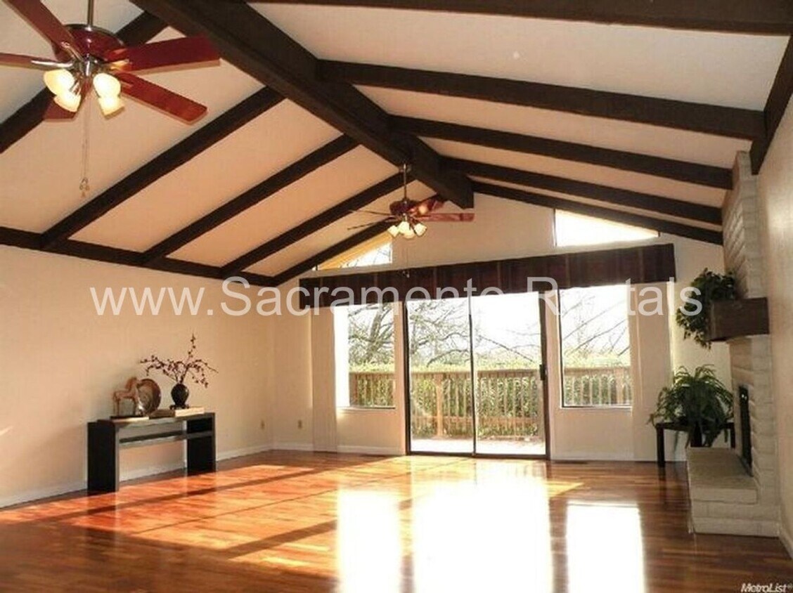 Building Photo - 3 br, 3 bath House - 135 Winding Canyon Lane
