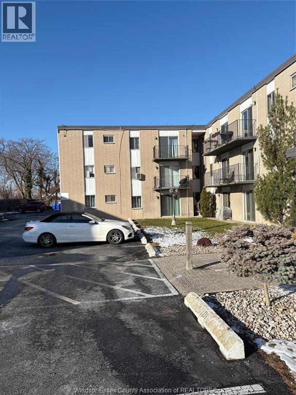 Photo du bâtiment - 6490 Wyandotte St E
