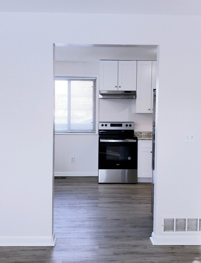 Building Photo - 7147 E 59th Ave