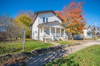 Building Photo - 1451 N 6th St