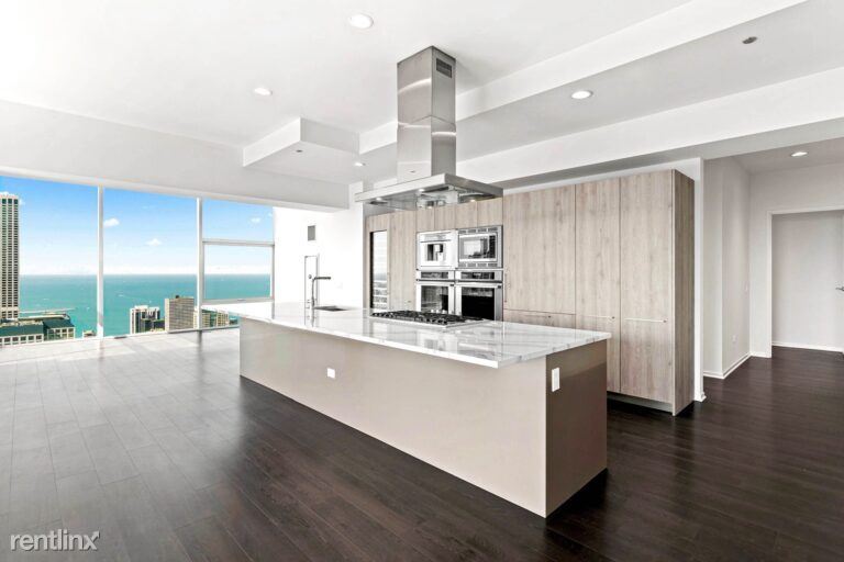 Primary Photo - 3 br, 2 bath Condo - 230 E Illinois St