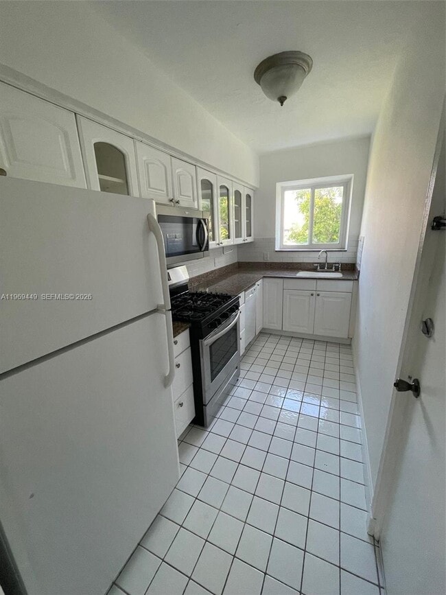 Foto del edificio - 6941 Bay Dr