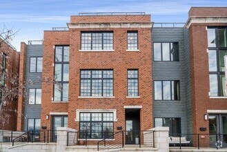 Building Photo - 614 Madison St