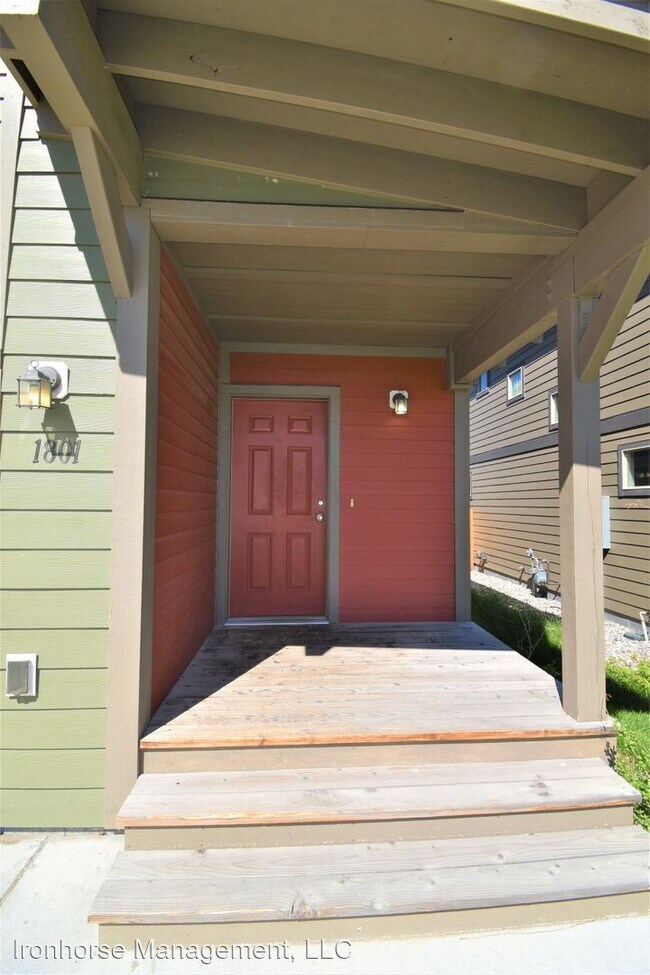 Building Photo - 1795 Buckrake Ave