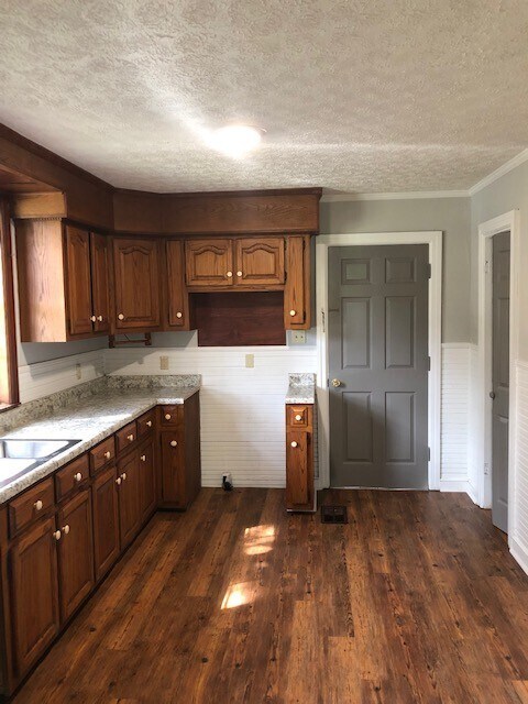 Foto del edificio - Renovated 2 Bedroom 2 Bath Home for Rent with Detached Garage!