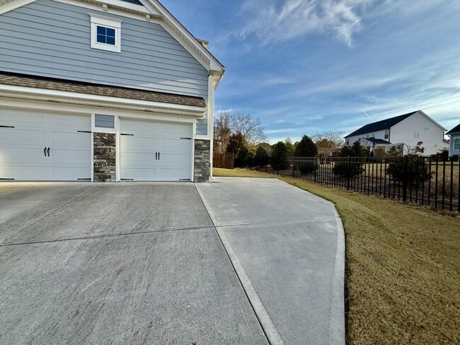 Foto del edificio - 1316 Spicer Ln