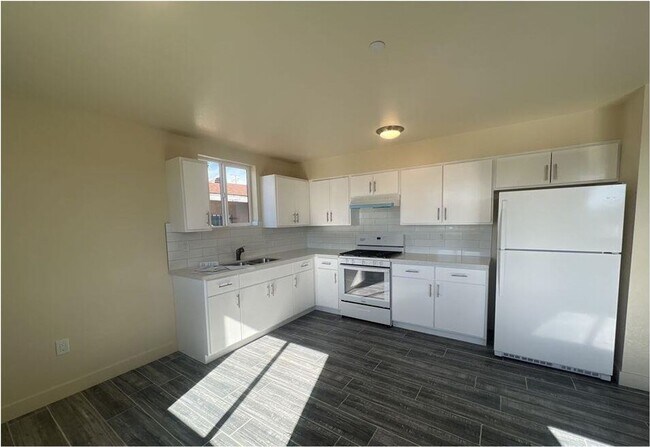 Building Photo - 71(439)