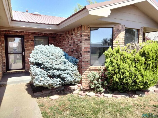 Building Photo - 3217 Cheyenne Dr