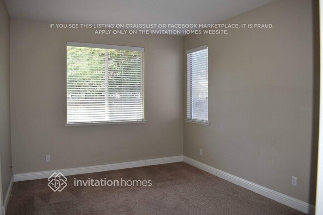 Foto del edificio - 9396 Lakepoint Dr