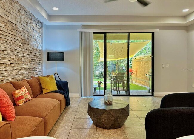 Foto del edificio - 8111 Roseville Blvd