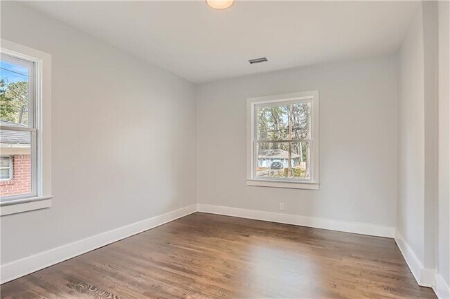 Building Photo - 1877 Camellia Dr