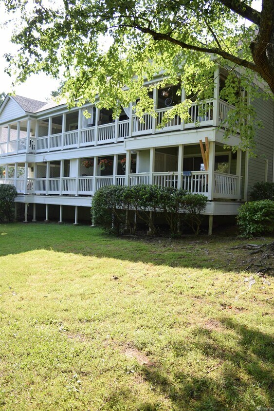 Building Photo - 3022 Summer Hill Pl