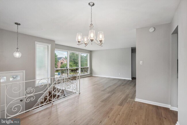 Foto del edificio - 4956 Roslyn Rd