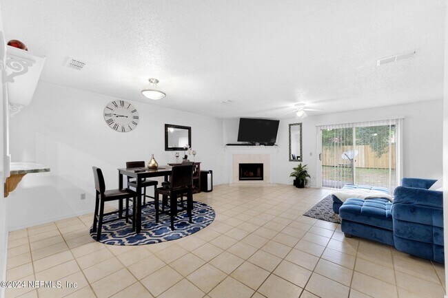 Foto del edificio - 12075 Cobblewood Ln N