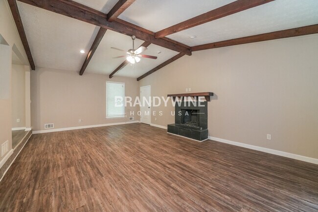 Foto del edificio - 1066 Basswood Ct