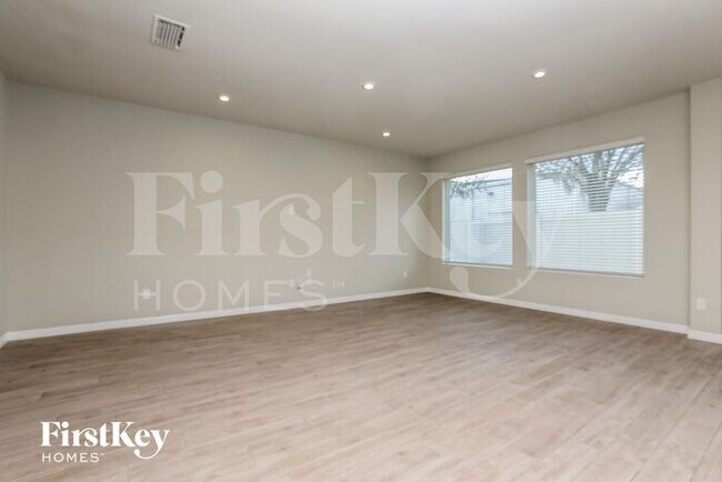 Building Photo - 2898 Gipper Cir