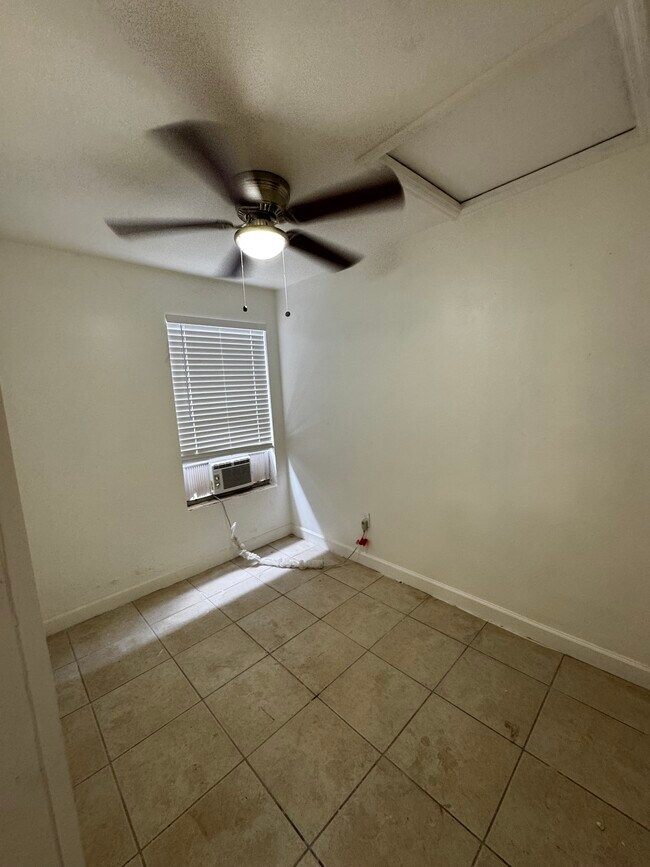 Foto del edificio - 225 N F St