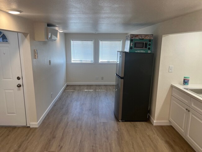 Building Photo - 105 Tinker Way