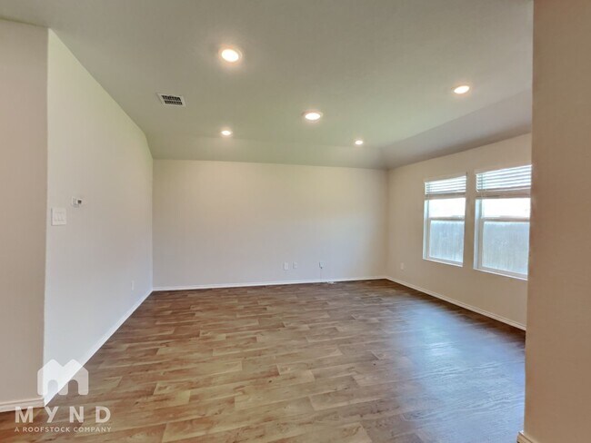 Building Photo - 916 Cinnamon Teal