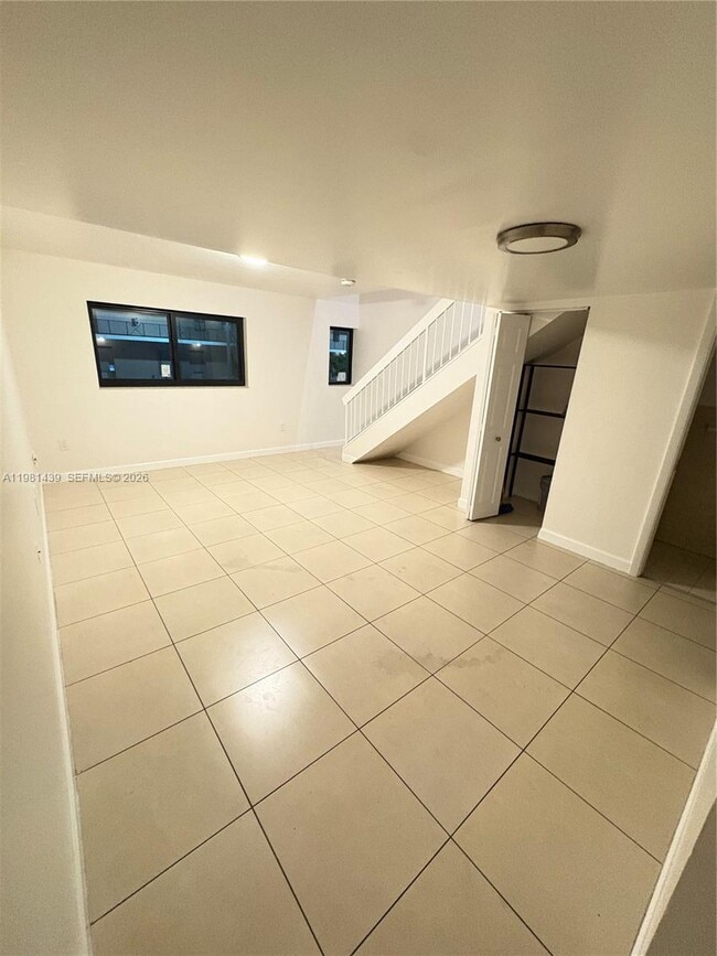 Building Photo - 5 Olive Dr